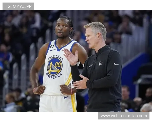勇士替补群太给力了，主帅笑着鼓掌，勇士队引援